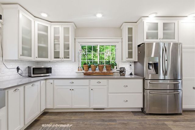 2712 N OAKLAND GRAVEL RD, Columbia, MO 65202