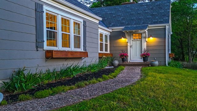 2712 N OAKLAND GRAVEL RD, Columbia, MO 65202