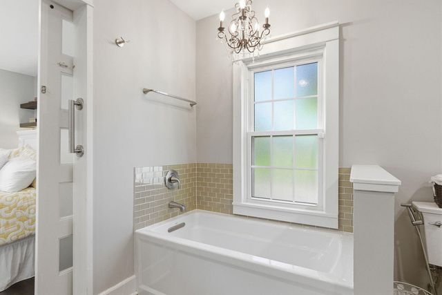 2712 N OAKLAND GRAVEL RD, Columbia, MO 65202