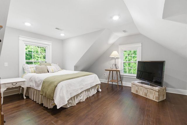 2712 N OAKLAND GRAVEL RD, Columbia, MO 65202