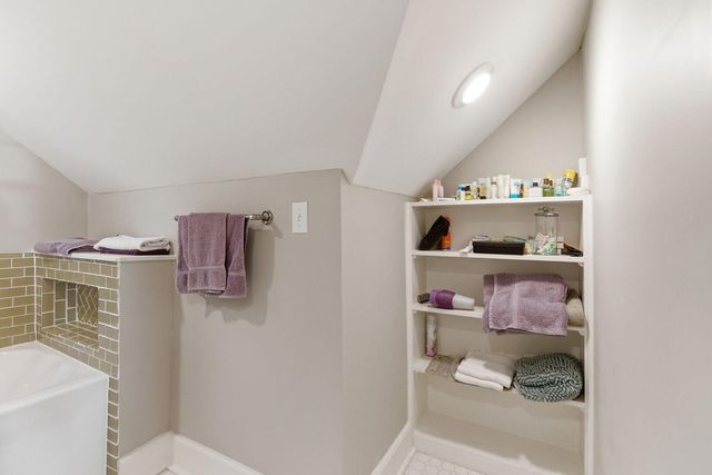 2712 N OAKLAND GRAVEL RD, Columbia, MO 65202