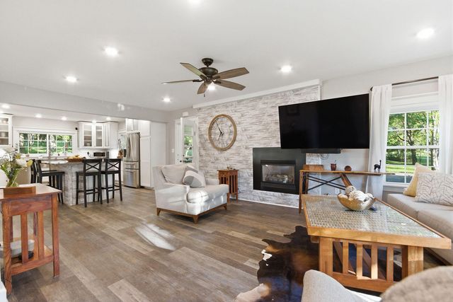 2712 N OAKLAND GRAVEL RD, Columbia, MO 65202