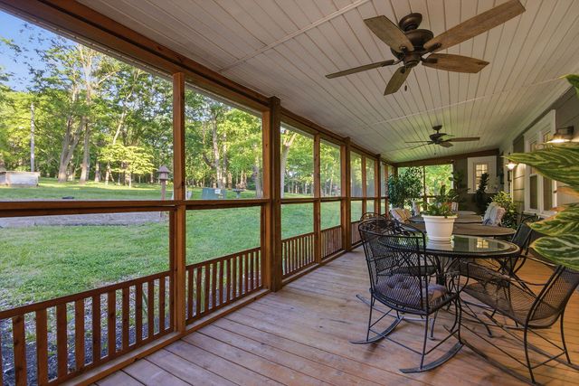 2712 N OAKLAND GRAVEL RD, Columbia, MO 65202