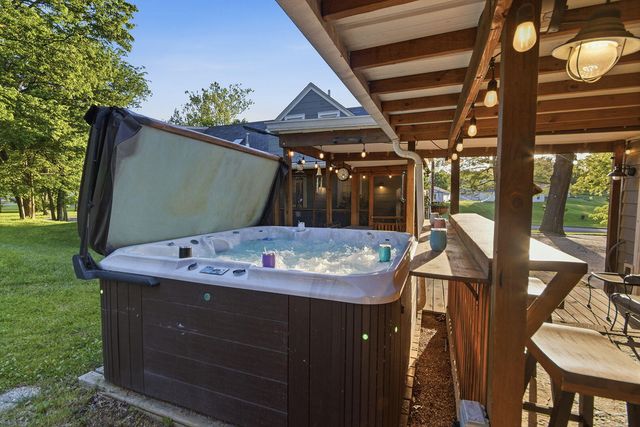 2712 N OAKLAND GRAVEL RD, Columbia, MO 65202