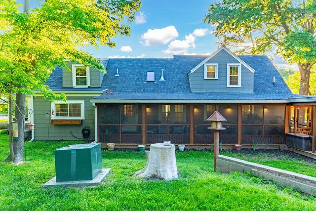 2712 N OAKLAND GRAVEL RD, Columbia, MO 65202