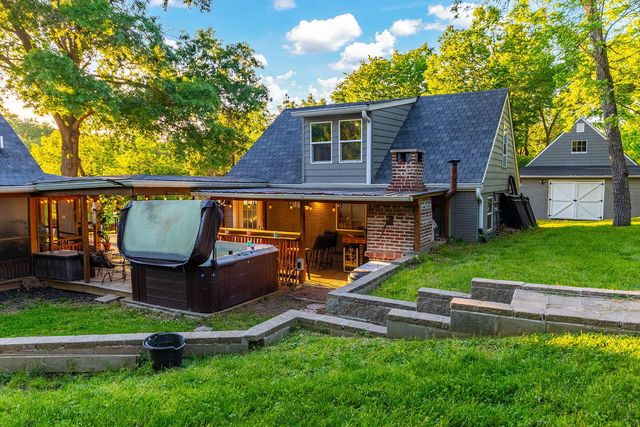 2712 N OAKLAND GRAVEL RD, Columbia, MO 65202