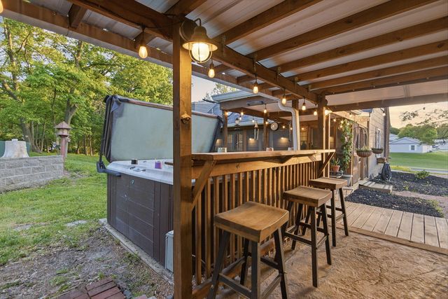 2712 N OAKLAND GRAVEL RD, Columbia, MO 65202