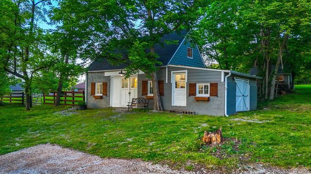 2712 N OAKLAND GRAVEL RD, Columbia, MO 65202