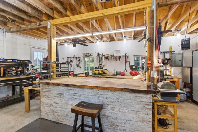 2712 N OAKLAND GRAVEL RD, Columbia, MO 65202
