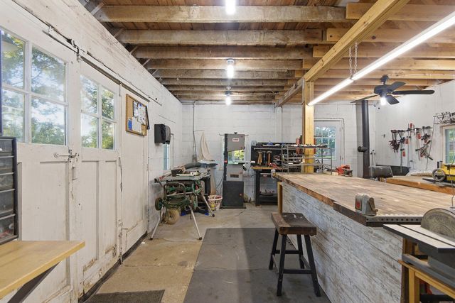 2712 N OAKLAND GRAVEL RD, Columbia, MO 65202