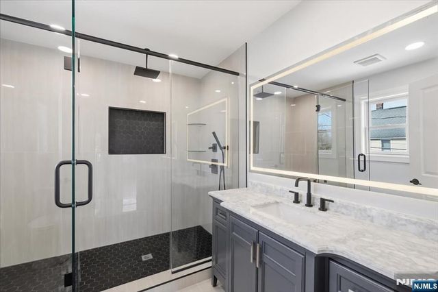34 Zazzetti Street, Waldwick, NJ 07463