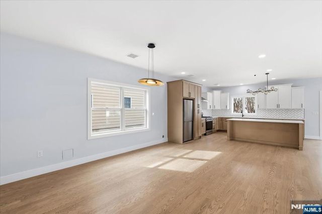 34 Zazzetti Street, Waldwick, NJ 07463