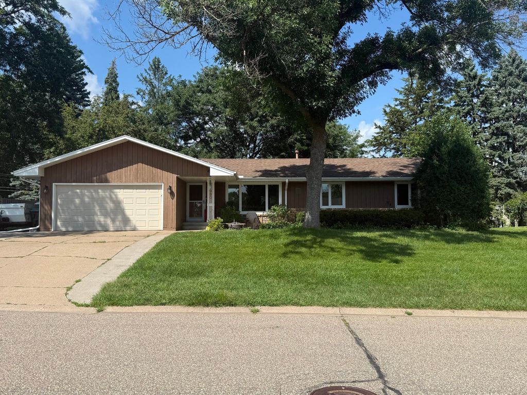 1980 Tioga Boulevard, New Brighton, MN 55112
