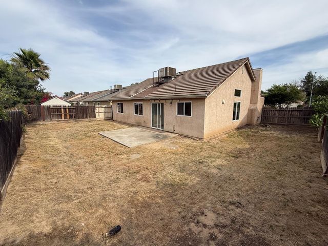 5467 E Byrd Avenue, Fresno, CA 93727