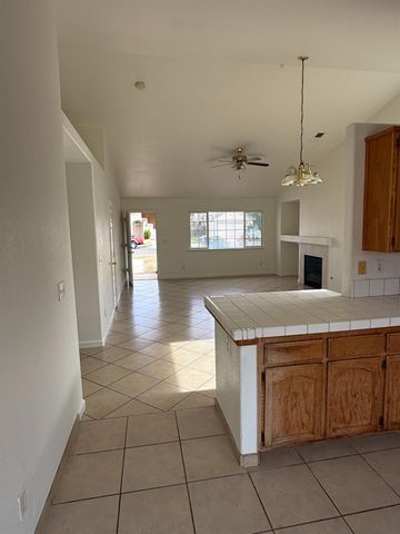 5467 E Byrd Avenue, Fresno, CA 93727