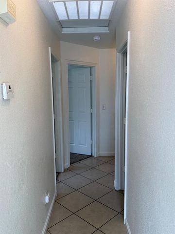 5467 E Byrd Avenue, Fresno, CA 93727