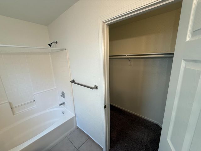 5467 E Byrd Avenue, Fresno, CA 93727