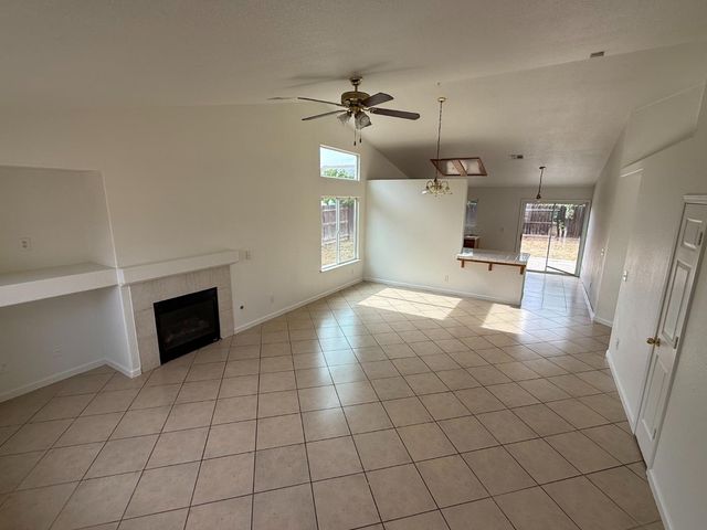 5467 E Byrd Avenue, Fresno, CA 93727