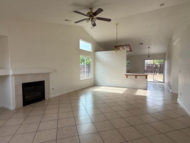 5467 E Byrd Avenue, Fresno, CA 93727