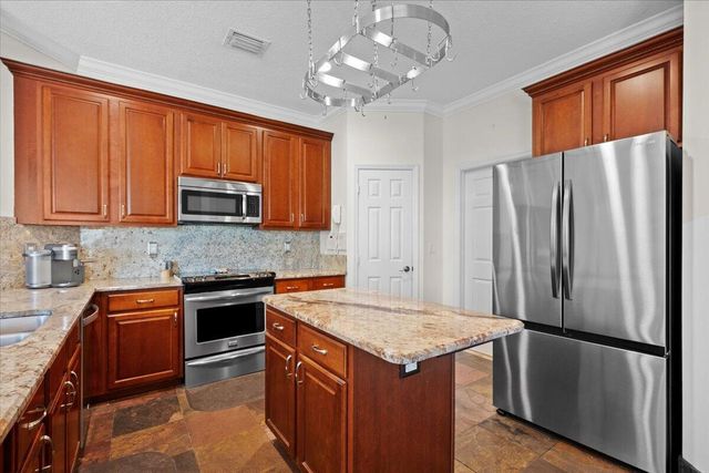 1575 Newhaven Point Lane, West Palm Beach, FL 33411