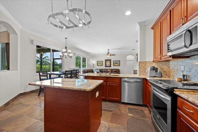 1575 Newhaven Point Lane, West Palm Beach, FL 33411