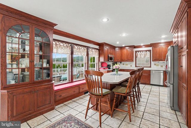 192 FAIRWAY DR, Denver, PA 17517