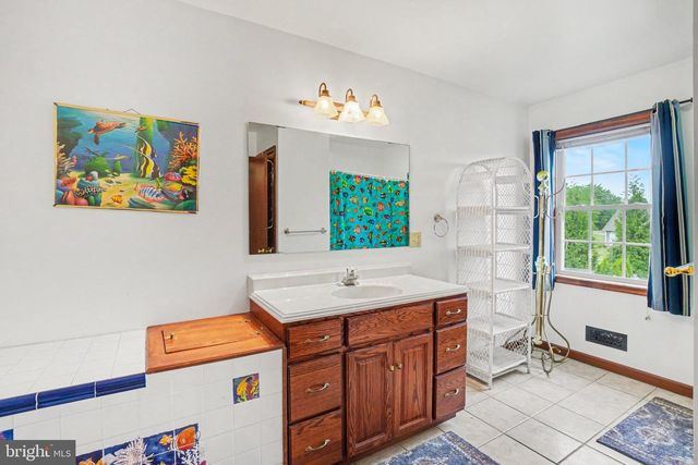 192 FAIRWAY DR, Denver, PA 17517
