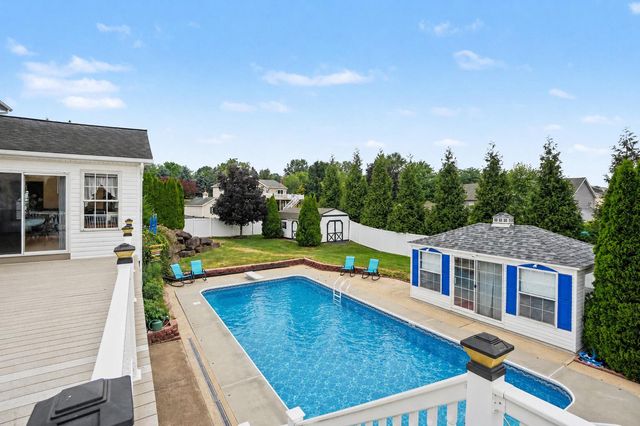 192 FAIRWAY DR, Denver, PA 17517