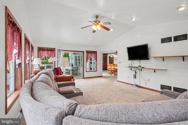 192 FAIRWAY DR, Denver, PA 17517
