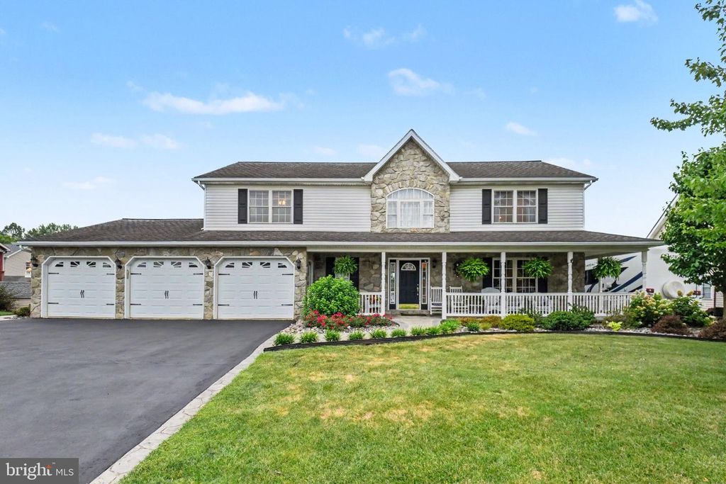 192 FAIRWAY DR, Denver, PA 17517