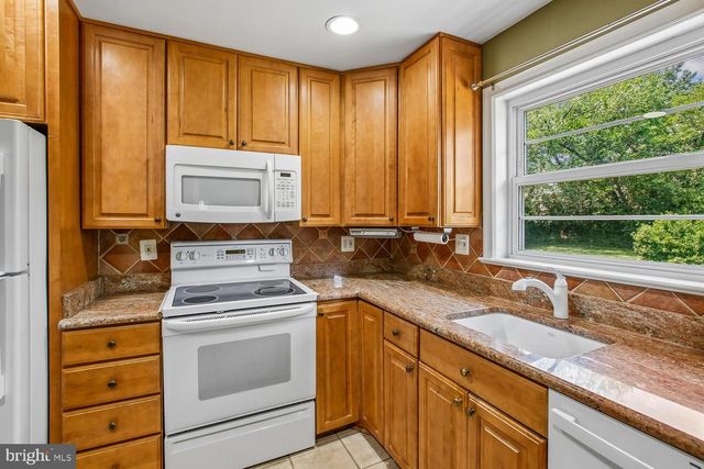 3332 KAYWOOD DR, Falls Church, VA 22041