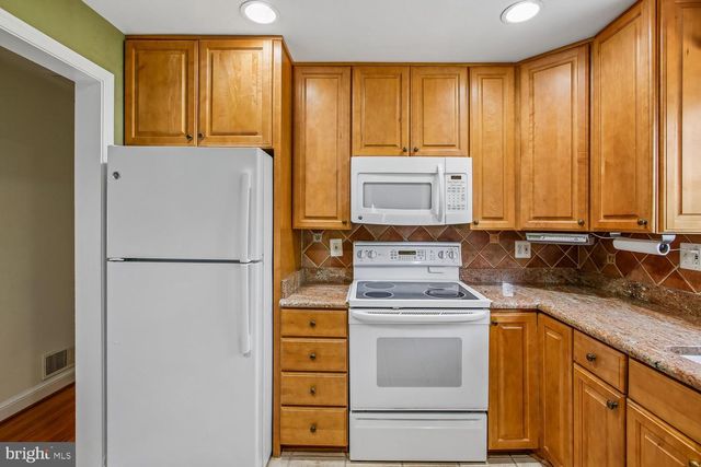 3332 KAYWOOD DR, Falls Church, VA 22041