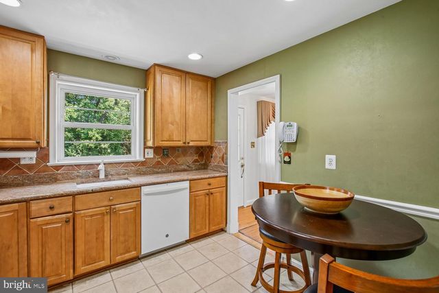 3332 KAYWOOD DR, Falls Church, VA 22041