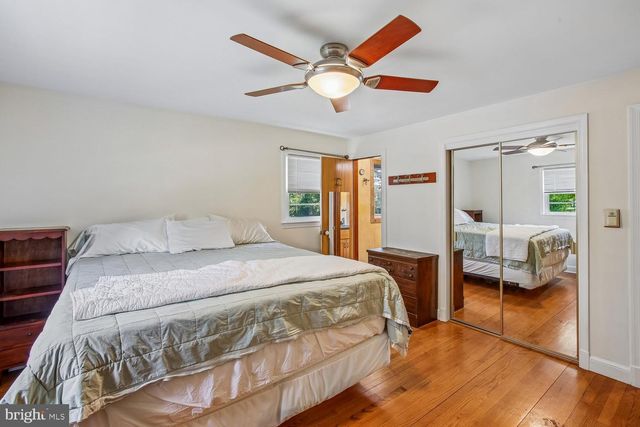 3332 KAYWOOD DR, Falls Church, VA 22041