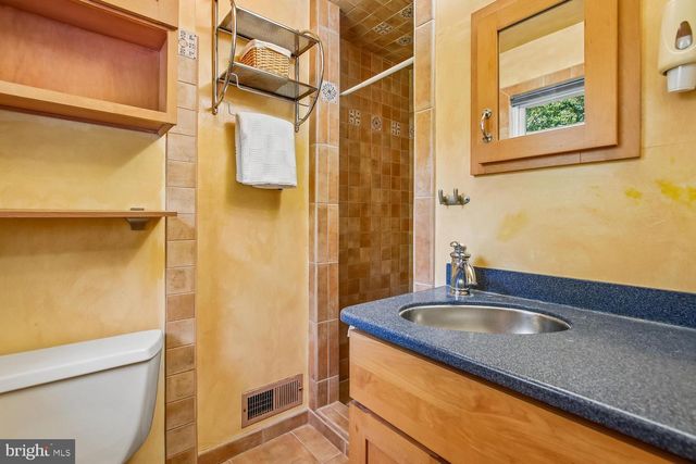 3332 KAYWOOD DR, Falls Church, VA 22041