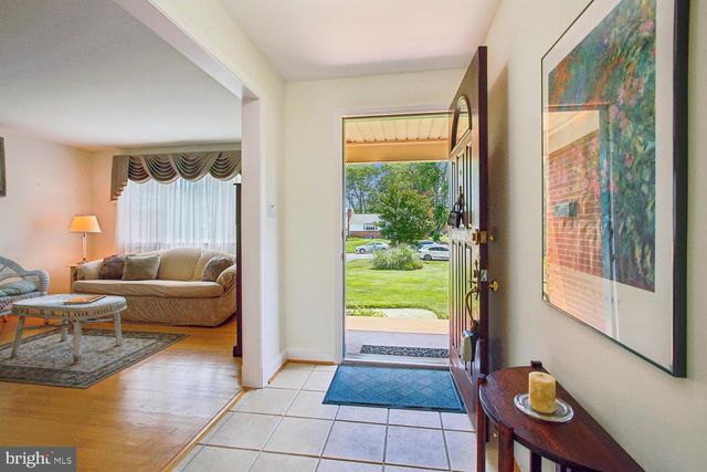 3332 KAYWOOD DR, Falls Church, VA 22041