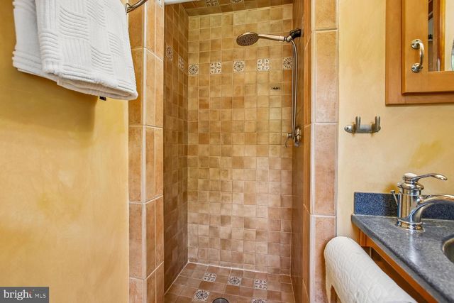 3332 KAYWOOD DR, Falls Church, VA 22041