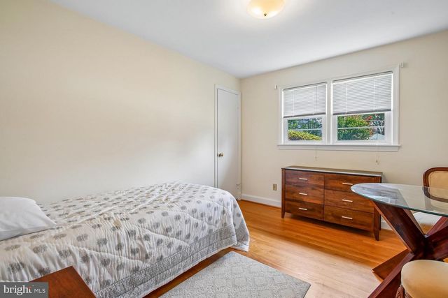 3332 KAYWOOD DR, Falls Church, VA 22041