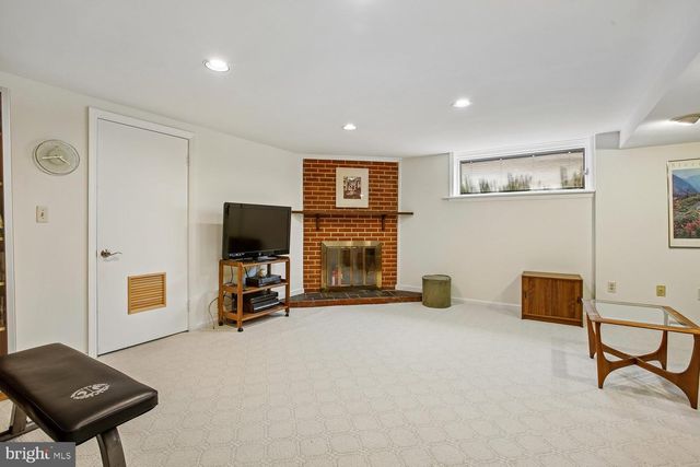 3332 KAYWOOD DR, Falls Church, VA 22041