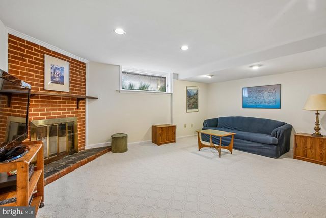 3332 KAYWOOD DR, Falls Church, VA 22041