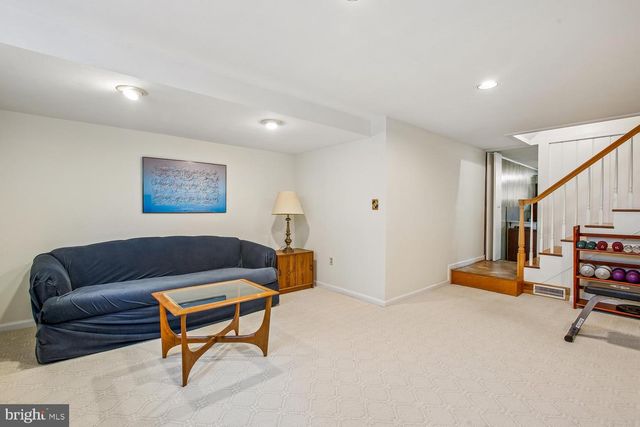 3332 KAYWOOD DR, Falls Church, VA 22041