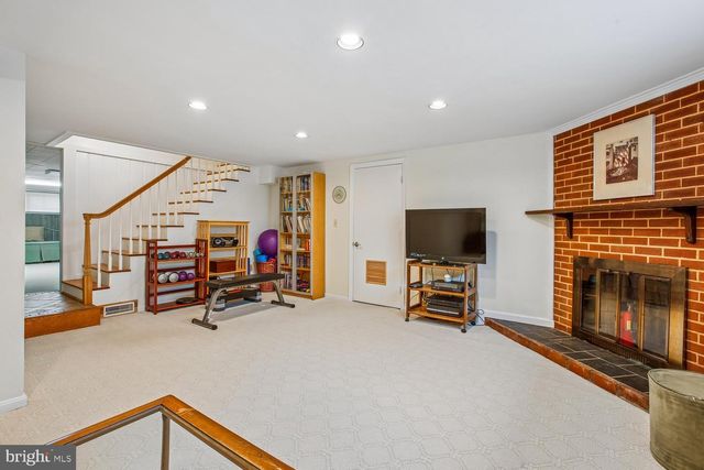 3332 KAYWOOD DR, Falls Church, VA 22041