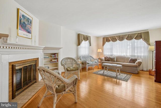 3332 KAYWOOD DR, Falls Church, VA 22041