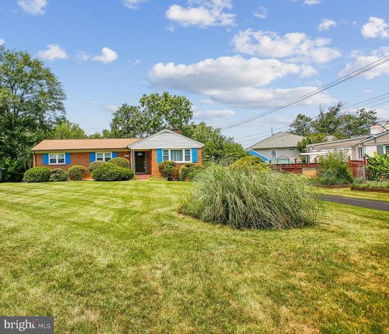 3332 KAYWOOD DR, Falls Church, VA 22041