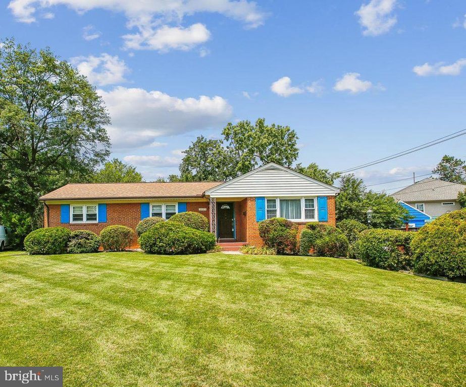 3332 KAYWOOD DR, Falls Church, VA 22041