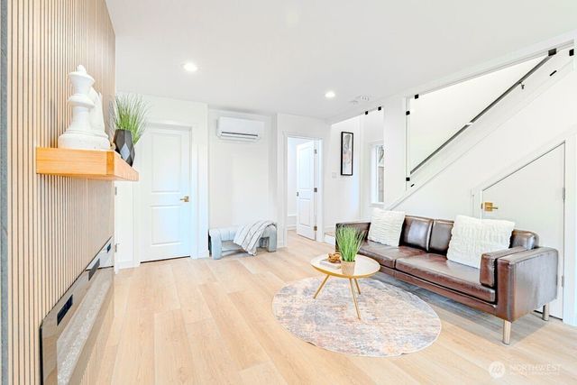 1518 NE 106th Street, Seattle, WA 98125