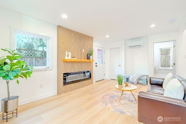 1518 NE 106th Street, Seattle, WA 98125