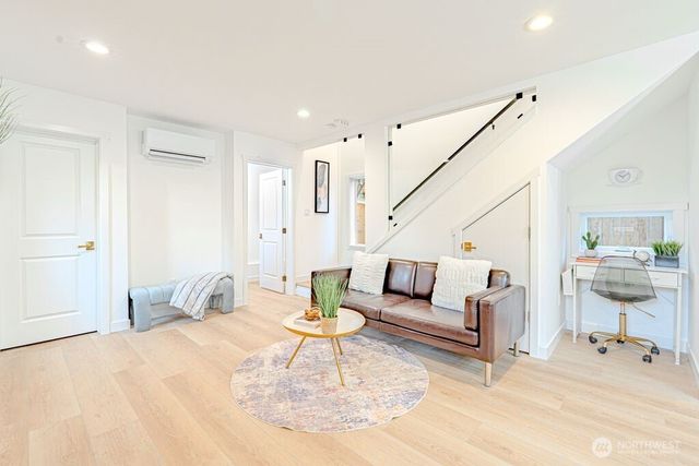 1518 NE 106th Street, Seattle, WA 98125