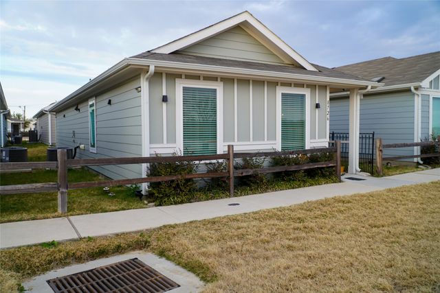 8726 Texas Risinger Drive 50, Fort Worth, TX 76123