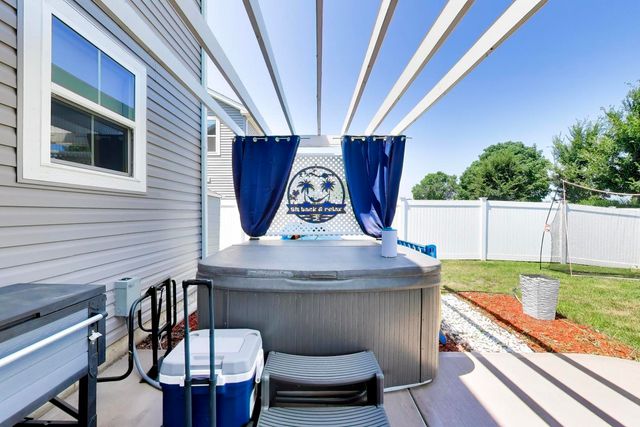 460 E Meadowdale Circle, Hampshire, IL 60140
